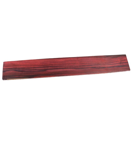 La madera de Bois de Rose (Dalbergia Marítima) se caracteriza por ser una madera dura y resistente.