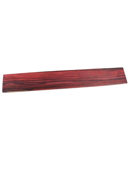 La madera de Bois de Rose (Dalbergia Marítima) se caracteriza por ser una madera dura y resistente.