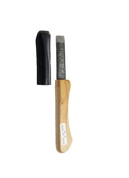 El cuchillo japonés Hira tiene una forma plana en la parte superior.