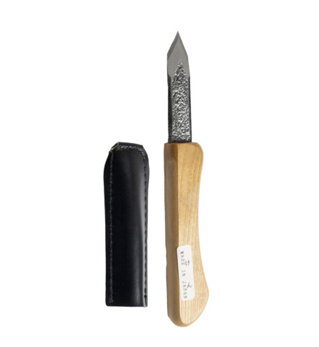 El cuchillo japonés Ken tiene dos bordes cortantes a la izquierda y a la derecha