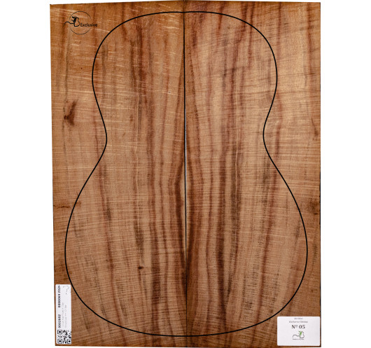 Close-up of texture and curly figure on Koa for classical guitar MB Exclusive Nº 5