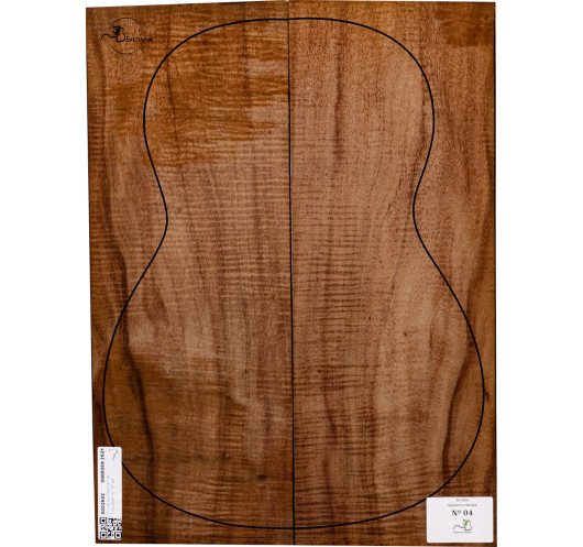 Gros plan sur une ondulation continue du fond en Koa pour guitare classique MB Exclusive Nº 4