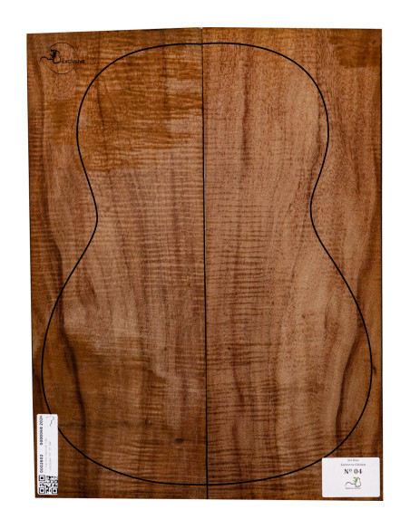 Gros plan sur une ondulation continue du fond en Koa pour guitare classique MB Exclusive Nº 4