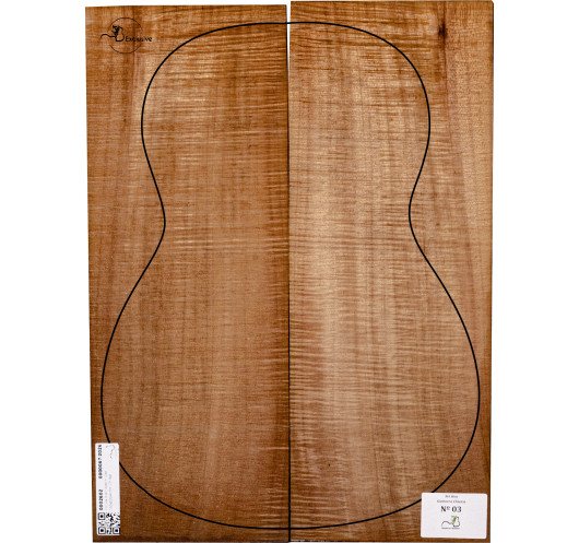 Pronounced curly figure and grain detail on Koa for classical guitar MB Exclusive Nº 3