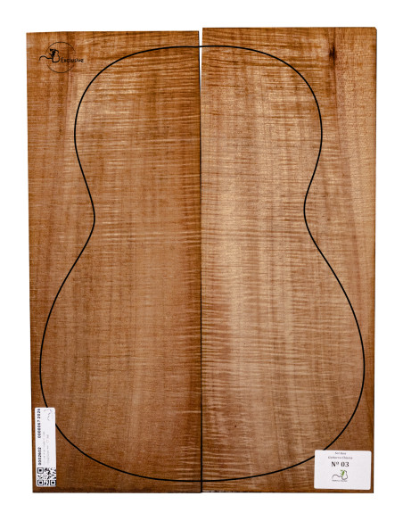 Pronounced curly figure and grain detail on Koa for classical guitar MB Exclusive Nº 3