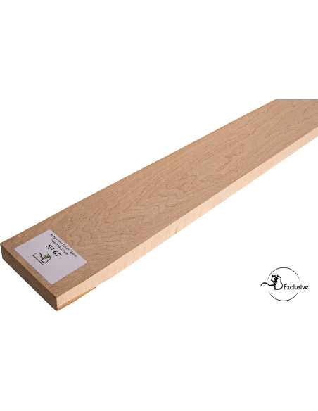 Detalle de la figura natural del arce ojo de pájaro en mango MB Exclusive para guitarra eléctrica