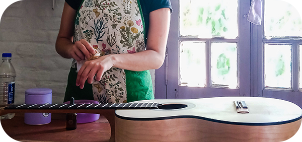 Juliana Hernández, luthier: “Para mí construir una guitarra es como tener un hijo”